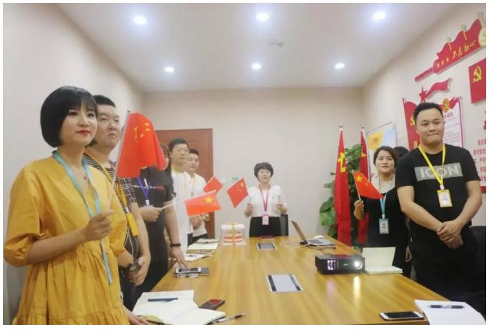 梧桐树保险经纪,一颗红心跟党走